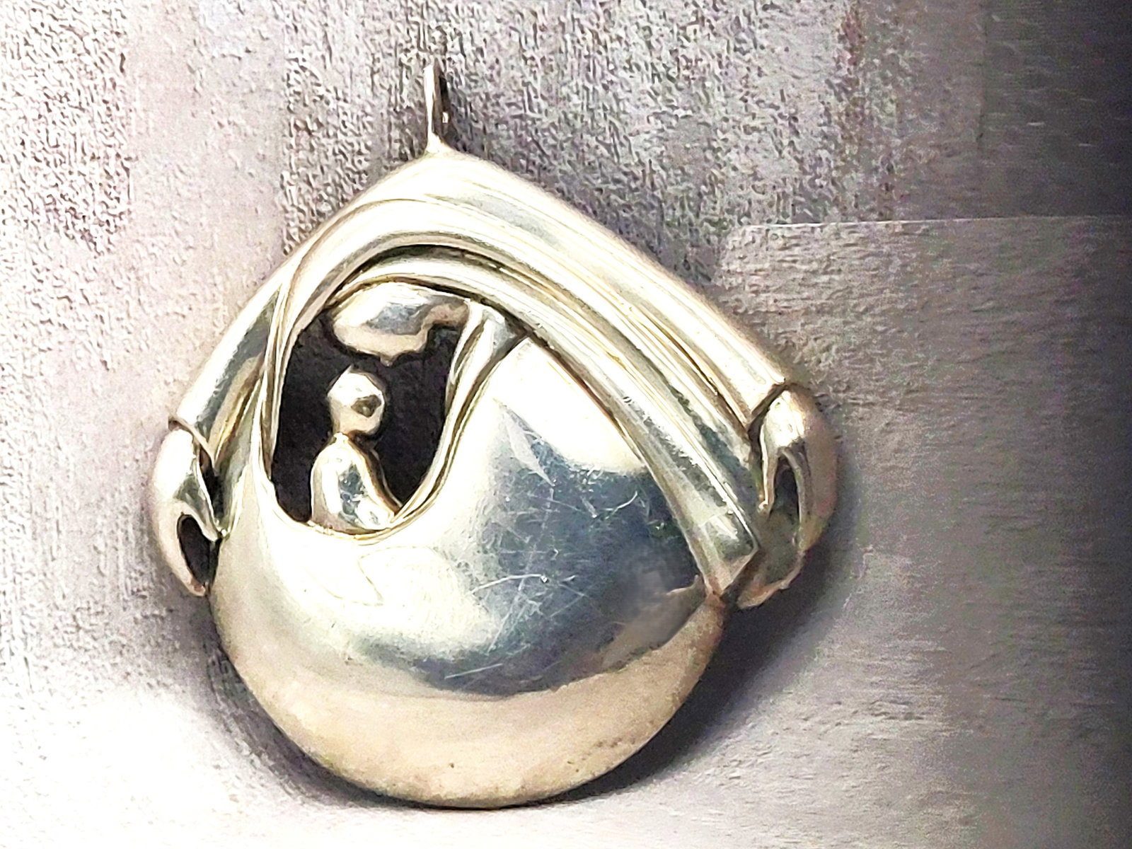 Susan Gorman '96 Circle of Hope Ornament .925 (1 of 4)