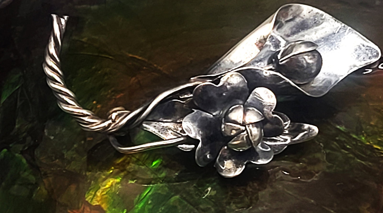 Handmade Sterling Silver Calla Lily Brooch: Crafted in: Sterling Silver .925 Figural: Calla Lily Flowers Clasp: Locking "C" clasp Style: Artisan, hand-made Weight: 5.36g This vintage sterling silver brooch, pin is a work of art, as well
