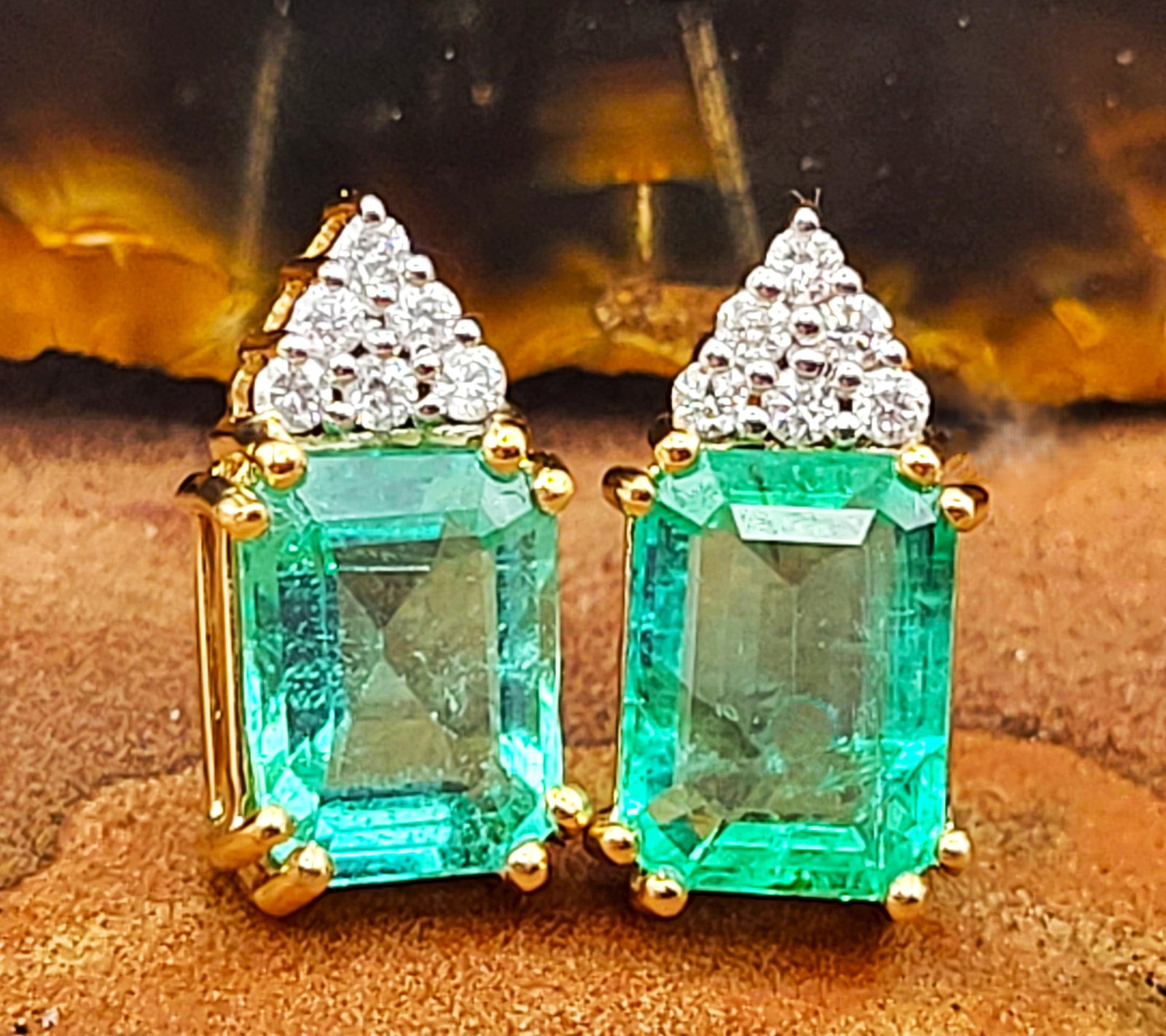 14K Elegant Ethiopian Emerald & Diamond Earrings: 10100150 Setting: 14K Yellow Gold Main Gemstone: Genuine Emerald Gemstone Origin: Ethiopia* Adjacent Gemstone: Natural Diamond Closure: Posts and Friction Backs Weight: 2.45g BIrthstone for: MAY Check