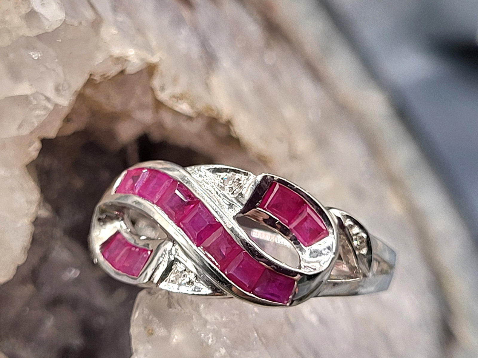 Square-cut Ruby and Round Diamond Infinity Ring - 3