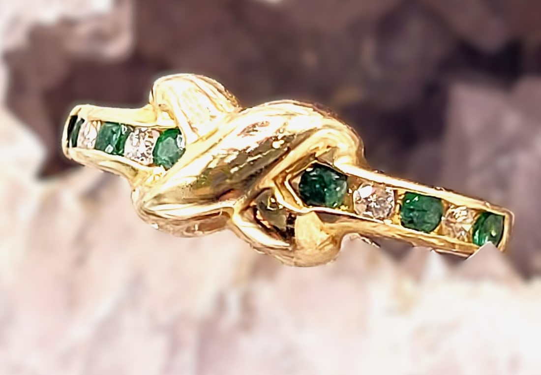 Emerald and Diamond X Hugs & Love Ring 14K - 7