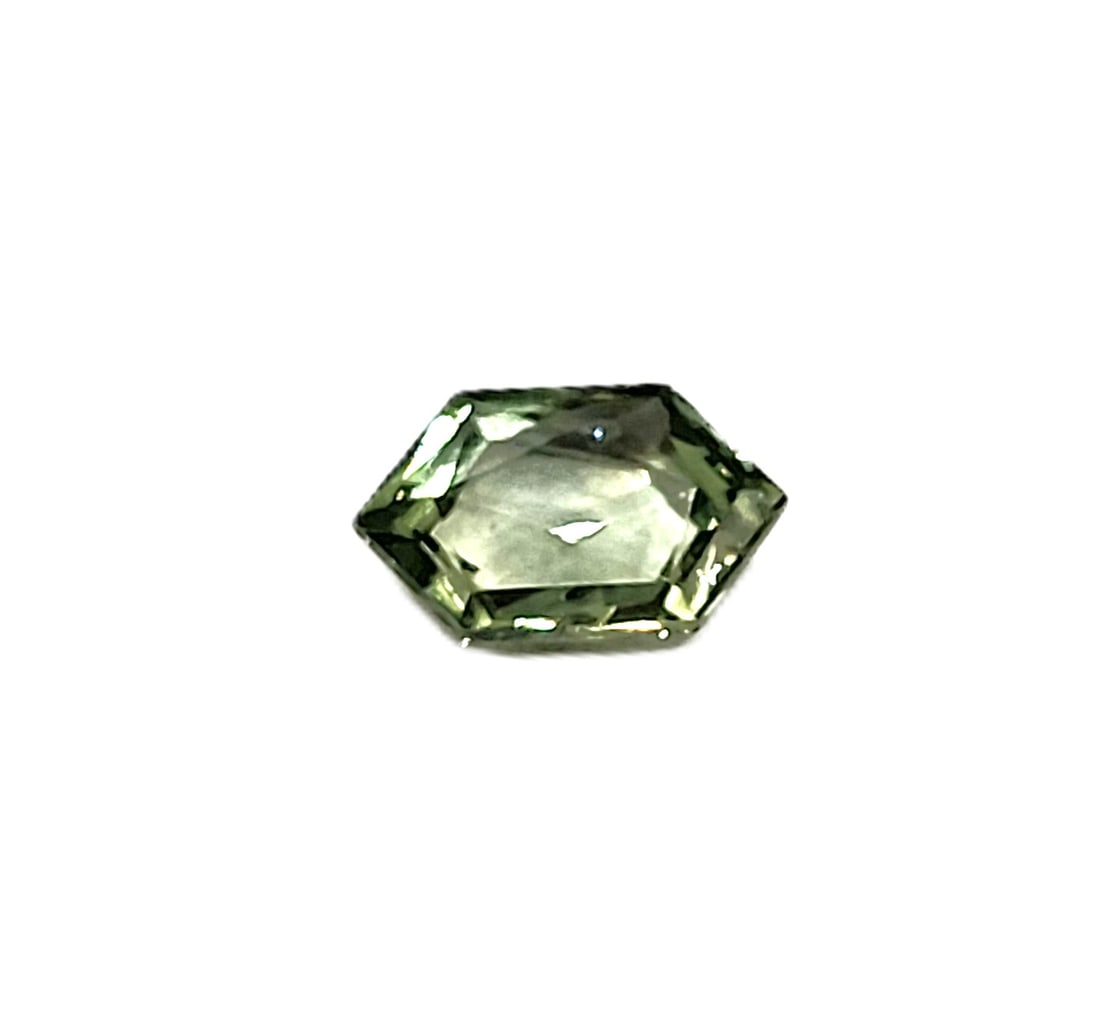 1.58 CT Montana Sapphire â€?? Polychromatic Pentagonal Light - 2