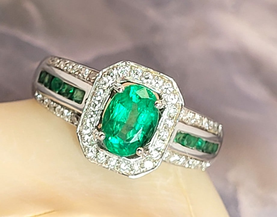 18K Emerald and Diamond Halo Ring Signed Iliana - 2