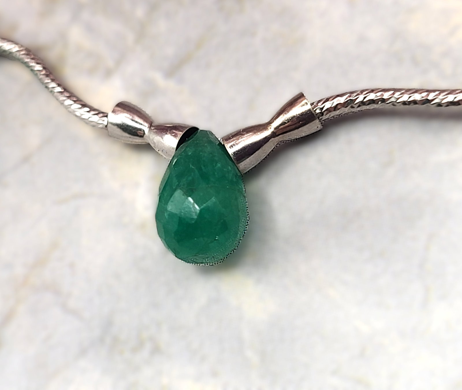 Briolette-Cut Emeralds & Delicate White Gold Ribbon Necklace - 7