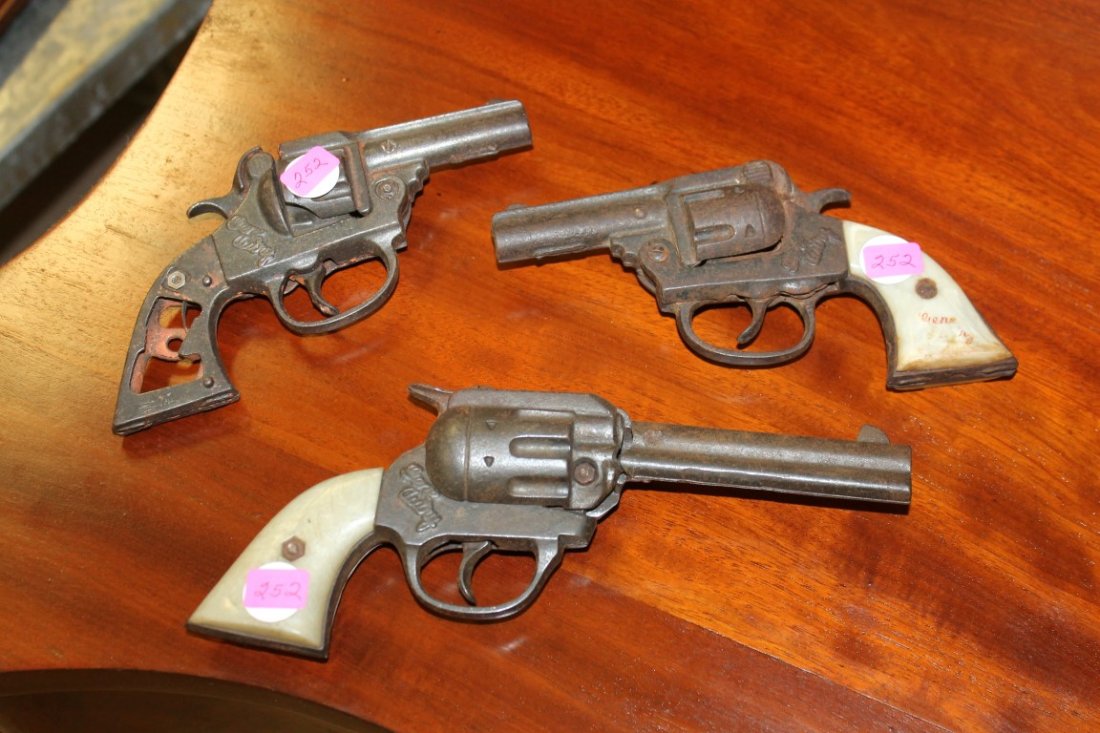 Gene Autry cap guns:: Gene Autry cap guns: Kenton 1939, largest is 8 3/8', others are 6 1/2". Largest is very loose, one smaller with no grips, rusting.