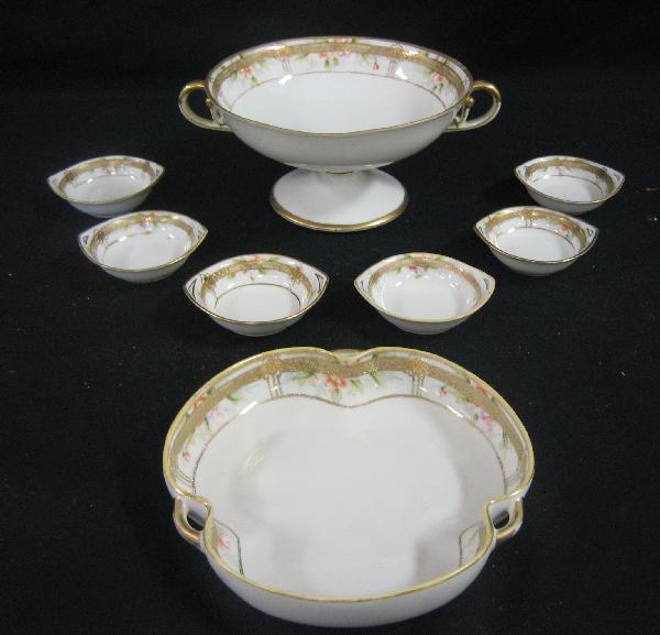 Nippon Magenta M with wreath pedestal bowl, (6): Nippon Magenta M with wreath pedestal bowl, (6) 3 1/2" bowls, and 7" clover leaft handled bowl with floral and gold decoration. Gold wear.
