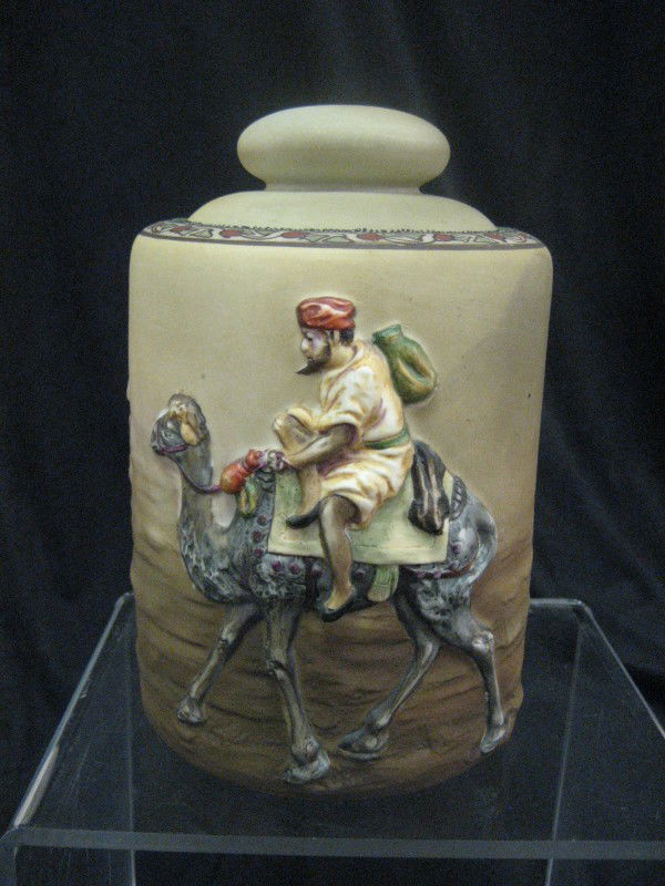 Nippon Green M with wreath humidor with molded man: Nippon Green M with wreath humidor with molded man on a camel.