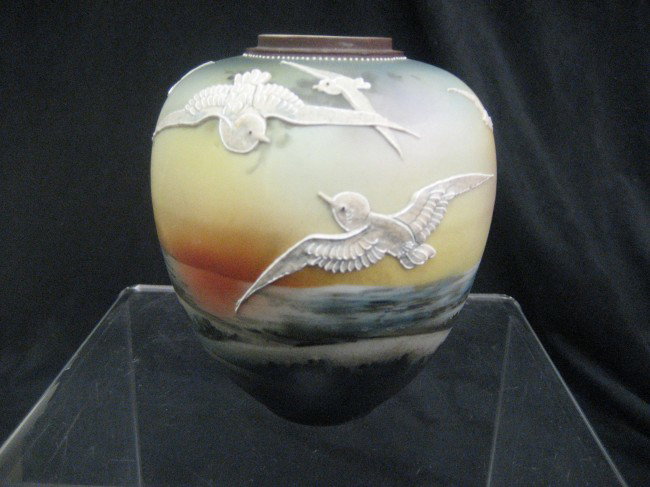 Nippon Green Maple Leaf 5" moriage vase with seagu: Nippon Green Maple Leaf 5" moriage vase with seagulls in the waves decoration.