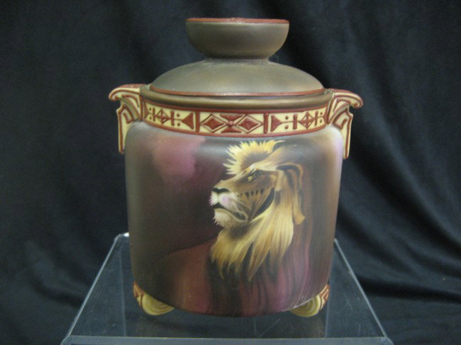 Nippon green M with wreath humidor with painted li: Nippon green M with wreath humidor with painted lion decoration. Minor ground repaint on rim.