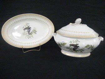Mottahedah 16” gold border platter and covered tur: 431. Mottahedah 16” gold border platter and covered tureen. Platter marked Lesser Superb Bird of Paradise, with tureen marked with the same and Lesser Bird of Paradise. Vesta Alegre Portugal on plat