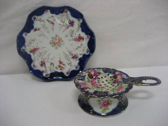 Cobalt china: floral and gold decorated trivet (g: Cobalt china: floral and gold decorated trivet (gold wear); and floral and gold decorated tea strainer