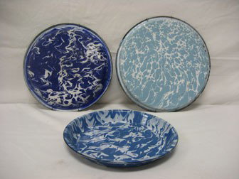 Graniteware: Blue & white swirl pie pan with swir: Graniteware: Blue & white swirl pie pan with swirl interior. Excellent!; 9" cobalt & white swirl pie pan with white interior and black rim. Minor exterior wear and lots of crazing; 10 1/8" truquoise &