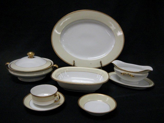 76 pcs. Pfaschenreuth Bavaria "Plymouth" china: (: 76 pcs. Pfaschenreuth Bavaria "Plymouth" china: (12) 5" berry bowls; 9 1/2" oval bowl; gravy boat and under plate; 14 1/4" platter; covered round casserole; (11) cups with minor gold wear; (11) saucer