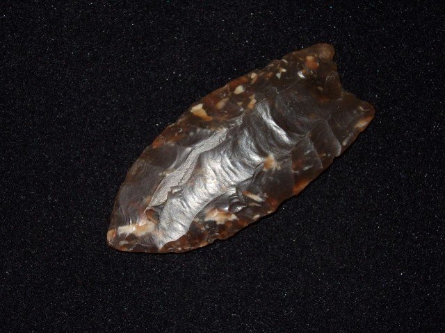 High grade 2 3/8" flint Clovis. Ex: Tom Lipscomb: High grade 2 3/8" flint Clovis. Ex: Tom Lipscomb Collection