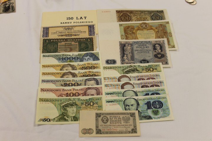 Poland Currency: 150 Lat 1828-1978 Banka Polskieg: Poland Currency: 150 Lat 1828-1978 Banka Polskiego 20/100 notes; 1944 3% note; 1948 2 Zlote; 1919 5 Marek Polskick; 1982 1000, 500 (2), 50, 20 (2), 10 (2) Zlotych; 1988 200, 50 Zlotych; 1986 100 Zloty