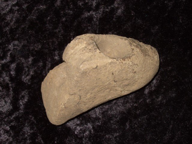 Very rare 3 1/16" deer/dog animal effigy Fort Ancie: Very rare 3 1/16" deer/dog animal effigy Fort Ancient pipe found by R. Walker at Fox Field in Mason Co., KY on July 16, 1988