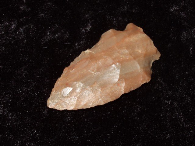 2 1/16" striped Carter Cave flint stemmed Benton p: 2 1/16" striped Carter Cave flint stemmed Benton point, Mason Co., KY