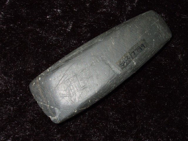 Very fine and rare 2 5/8" black slate double bitte: Very fine and rare 2 5/8" black slate double bitted Fort Ancient chisel or miniature celt found by Charles Long at Fox Field in Mason Co., KY