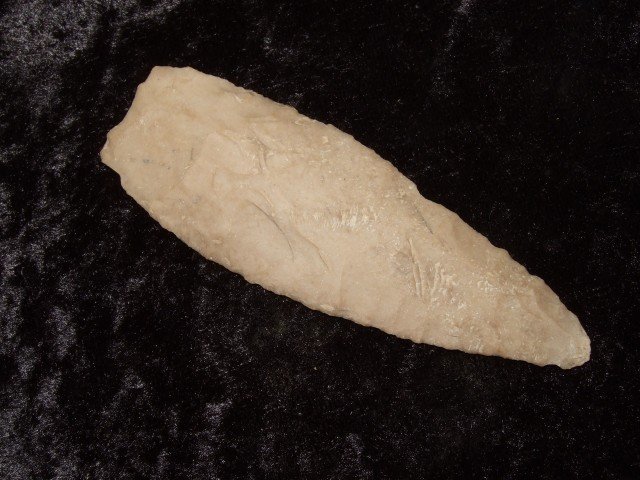 2 7/8" Fort Ancient blade found at the Parr Farm i: 2 7/8" Fort Ancient blade found at the Parr Farm in Adams Co., OH