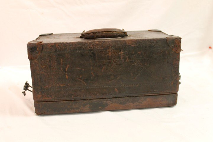 Knickerbocker Case Co. leather tool box with teles: Knickerbocker Case Co. leather tool box with telescoping trays, fiveon each side, some loss and wear, app. 8" tall, 8 1/2" wide, 16" long