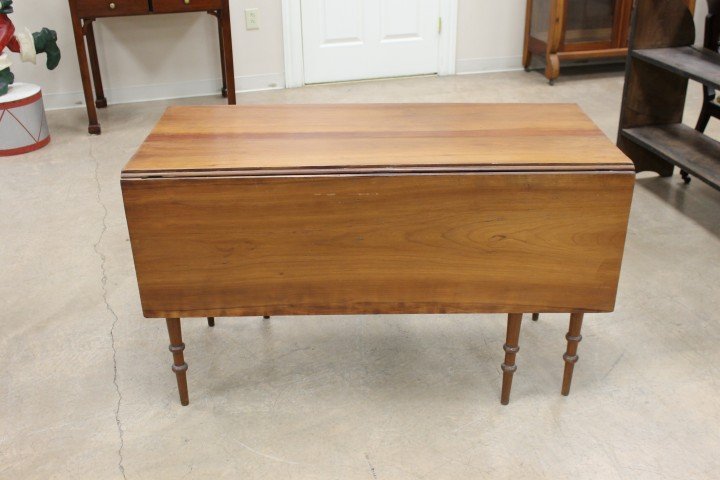 Cherry drop leaf gate leg dining table, patch on: Cherry drop leaf gate leg dining table, patch on top, 47" wide, 21 1/2" deep, 28 1/4" tall, each drop side is 15"