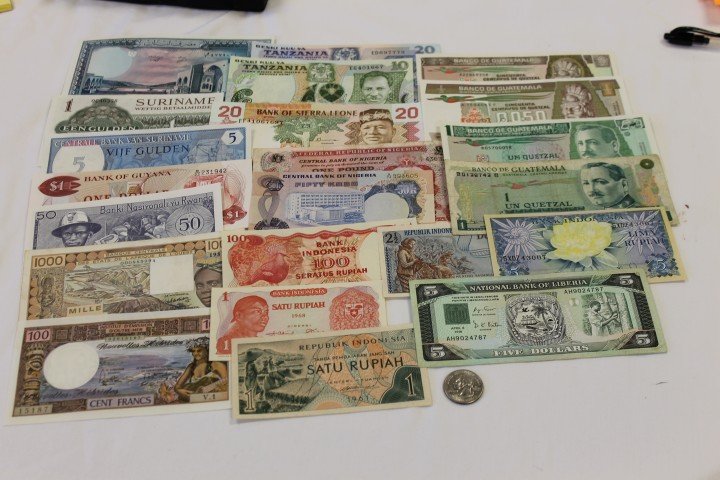 World Currency: Banque Du Liban cent livres, Suriname 1: World Currency: Banque Du Liban cent livres, Suriname 1 & 5 Gulden, Bank of Guyana 1 dollar, Banki Nasiyonali yu Rwanda 50 Amagranga, Bank Centrale Des Etats De L'Afrique de L'ouest 1000 Francs, Nouve