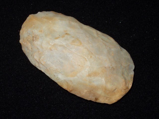 2 5/8" polished Boyles flint celt, Mason Co., KY: 2 5/8" polished Boyles flint celt, Mason Co., KY.
