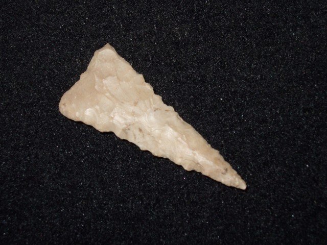 1 1/2" boyles flint Fort Ancient trangle, Fox Field, Ma: 1 1/2" boyles flint Fort Ancient trangle, Fox Field, Mason Co., KY.