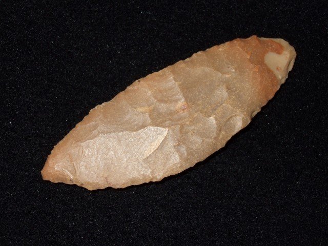Rare 3" Carter Cave flint crescent-shaped Archaic blade: Rare 3" Carter Cave flint crescent-shaped Archaic blade, Fleming Co., KY