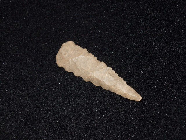 1 9/16" Boyles flint Fort Ancient triangle, Fox Field,: 1 9/16" Boyles flint Fort Ancient triangle, Fox Field, Mason Co., KY