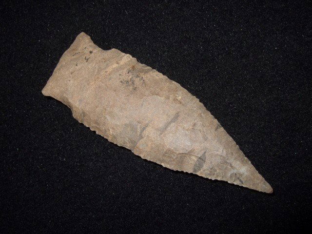 Fine 3 3/4" Dover flint Harpeth River point, Humphreys: Fine 3 3/4" Dover flint Harpeth River point, Humphreys Co., TN