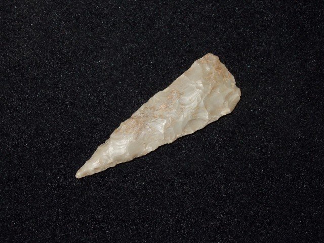 1 13/16" Carter Cave flint Fort Ancient triangle, Fox F: 1 13/16" Carter Cave flint Fort Ancient triangle, Fox Field, Mason Co., KY