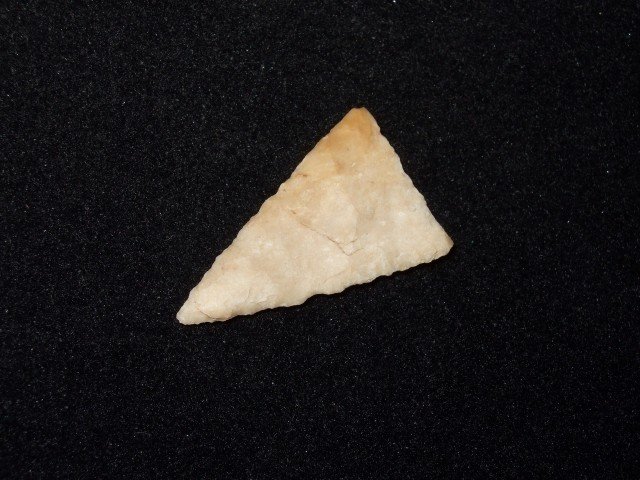 1 1/4" Boyles flint Fort Ancient triangle, Fox Field, M: 1 1/4" Boyles flint Fort Ancient triangle, Fox Field, Mason Co., KY
