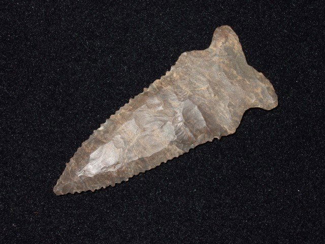 Very fine 2 5/8" serrated Dover flint Dalton Greenbrier: Very fine 2 5/8" serrated Dover flint Dalton Greenbrier point