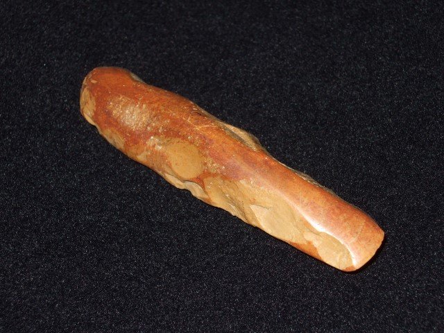 3 9/16" polished flint chisel: 3 9/16" polished flint chisel