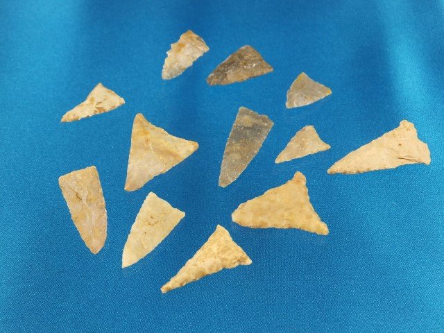 Group of 12 assorted triangles, KY, largest is 1 1/2": Group of 12 assorted triangles, KY, largest is 1 1/2"