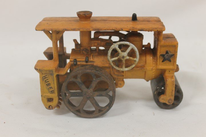 Cast iron Huber steam roller, app. 7 1/2" long: Cast iron Huber steam roller, app. 7 1/2" long