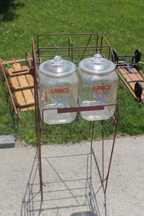 Lance 4-jar wire store display rack with (2) cross: Lance 4-jar wire store display rack with (2) cross blade jars with lids.