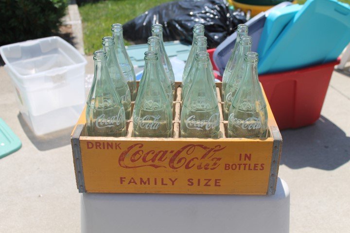 1956 Coca-Cola case with 12 26 ounce bottles: 1956 Coca-Cola case with 12 26 ounce bottles