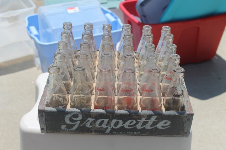 Grapette bowling Green, KY wooden case with Grapett,: Grapette bowling Green, KY wooden case with Grapett, Lemonette and Orangette bottles