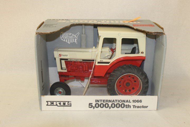 Ertl Special Edition 1:16 scale 1990 5,000,000th: Ertl Special Edition 1:16 scale 1990 5,000,000th Tractor IH 1066, #4620, 2280