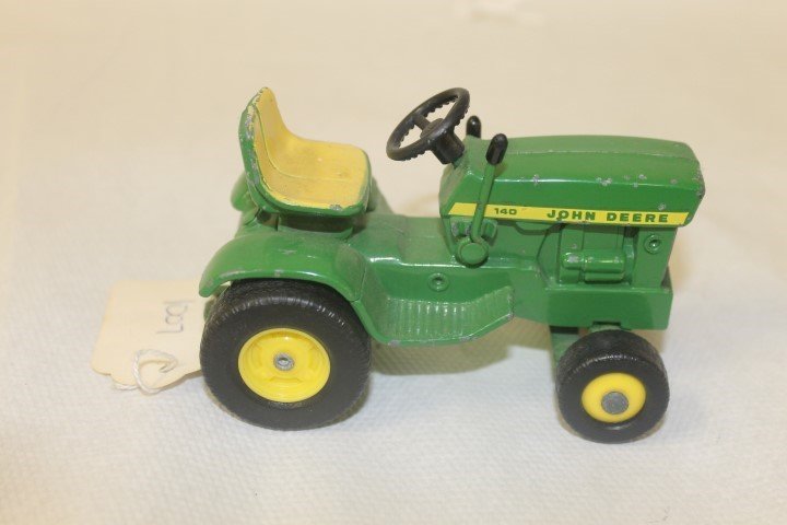 John Deere 140 riding mower: John Deere 140 riding mower