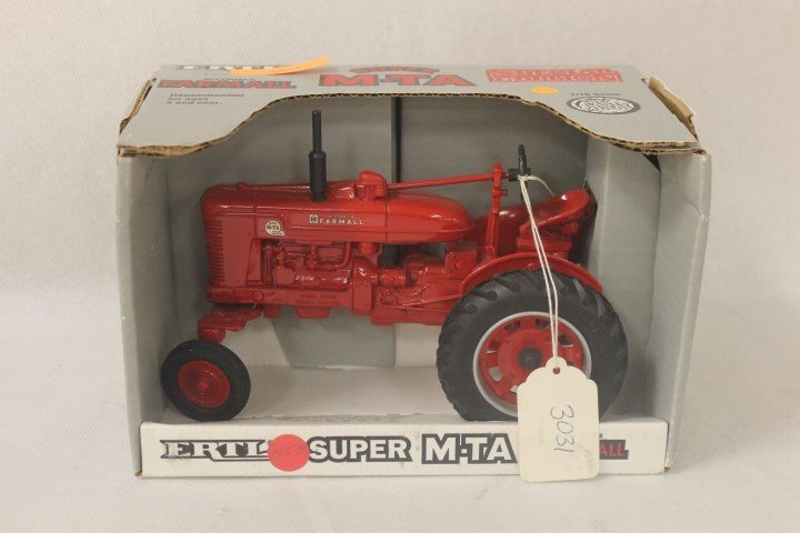 Ertl 1:16 scale IH Farrmall Super M-TA, Special: Ertl 1:16 scale IH Farrmall Super M-TA, Special Edition, #445, 1322, 1991
