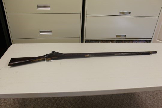 Early New England style Militia flintlock musket, c.: Early New England style Militia flintlock musket, c. 1810, app. .75 cal., 42" barrel, with Goddard & Gleeson lock plate. Missing top jaw of hammer.
