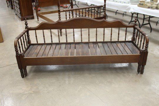 Walnut spool pull out trundle or day bed.: Walnut spool pull out trundle or day bed.