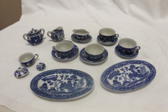 Occupied Japan Blue Willow child's dishes.: Occupied Japan Blue Willow child's dishes. (4) cup and saucer sets, gravy boat, covered sugar, creamer, (2) 6 3/8" platters, (2) extra lids, odd cup.