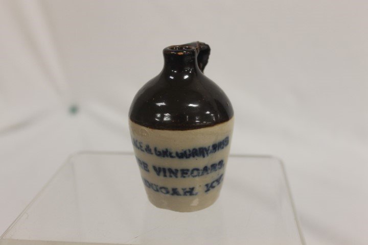 Wallace & Gregory bros. Pure Vinegar Paducah, KY 3": Wallace & Gregory bros. Pure Vinegar Paducah, KY 3" miniature jug