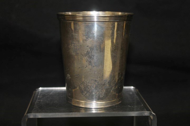 Frank Whiting #61 sterling silver tumbler/beaker, 4",: Frank Whiting #61 sterling silver tumbler/beaker, 4", app. 5.305 troy ounces.