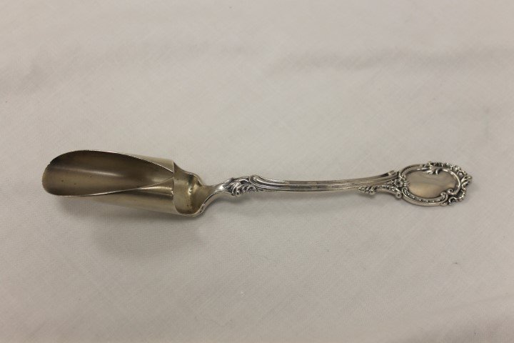 Duhme & Co. sterling silver 8 1/4" cheese scoop: Duhme & Co. sterling silver 8 1/4" cheese scoop