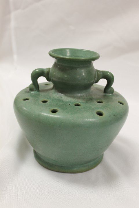 Selden Bybee 27 540 2-handle green flower frog vase, 6": Selden Bybee 27 540 2-handle green flower frog vase, 6"